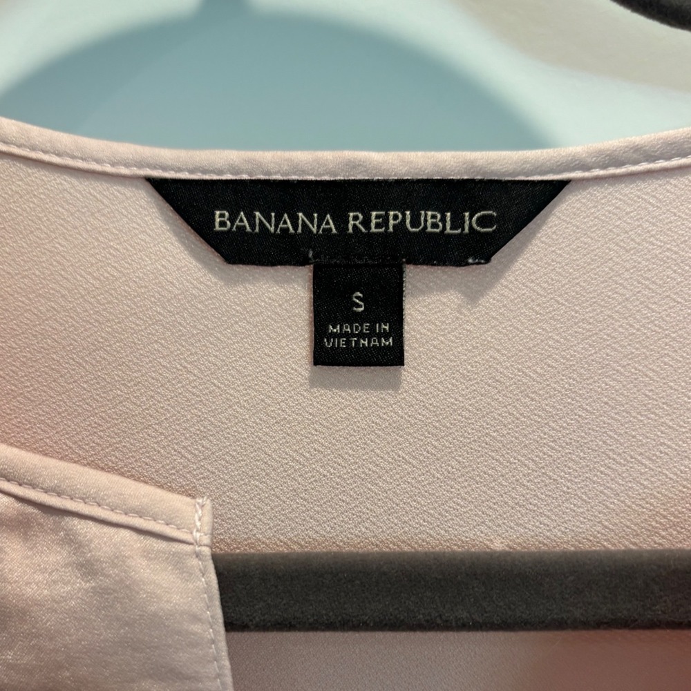 Banana Republic Split Neck Blouse Women Small Pink 3/4 Sleeve Satin Trim - Picture 3 of 6
